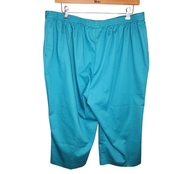 Alfred Dunner Nwot Classic Pull On Button Hem Twill Capri Pants 22W - Picture 2 of 4